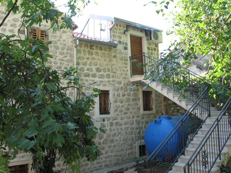 Two houses in Morinj with sea view 