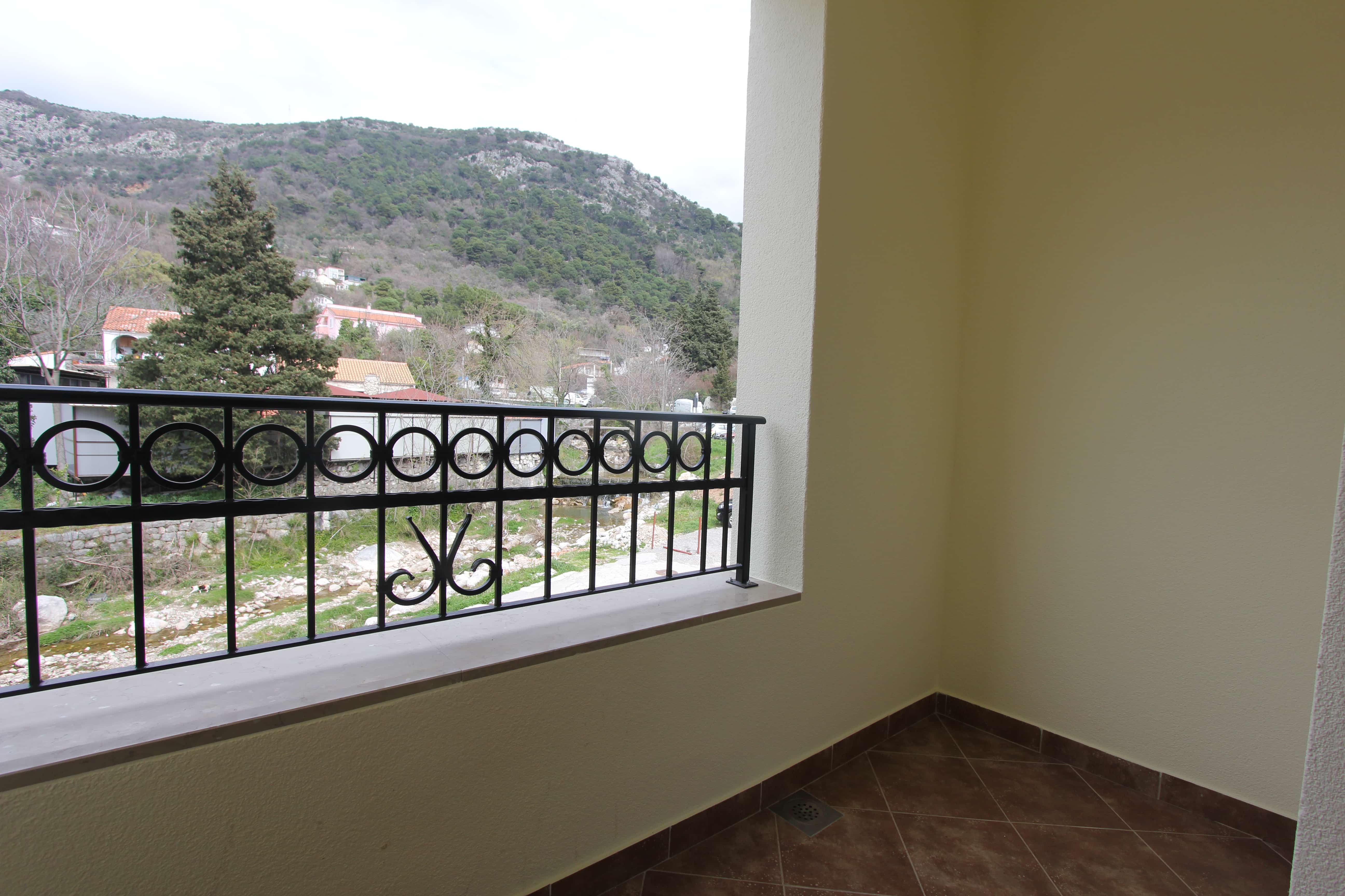 Квартира в новом доме в Будве