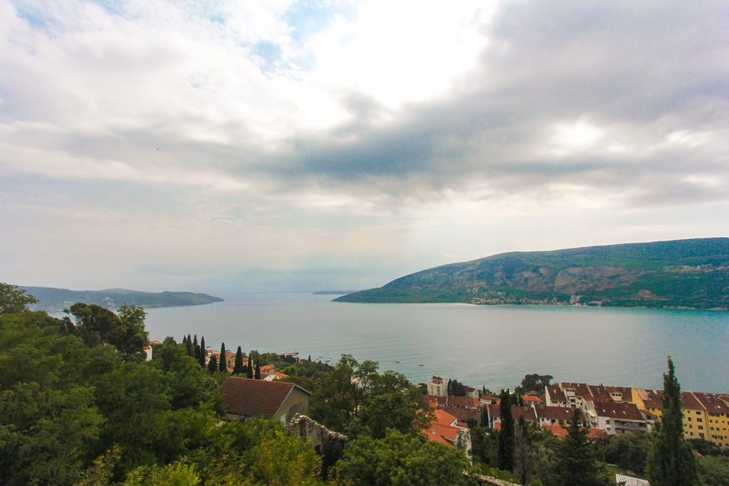 Dreistöckiges Stadthaus mit atemberaubendem Meerblick in Herceg Novi