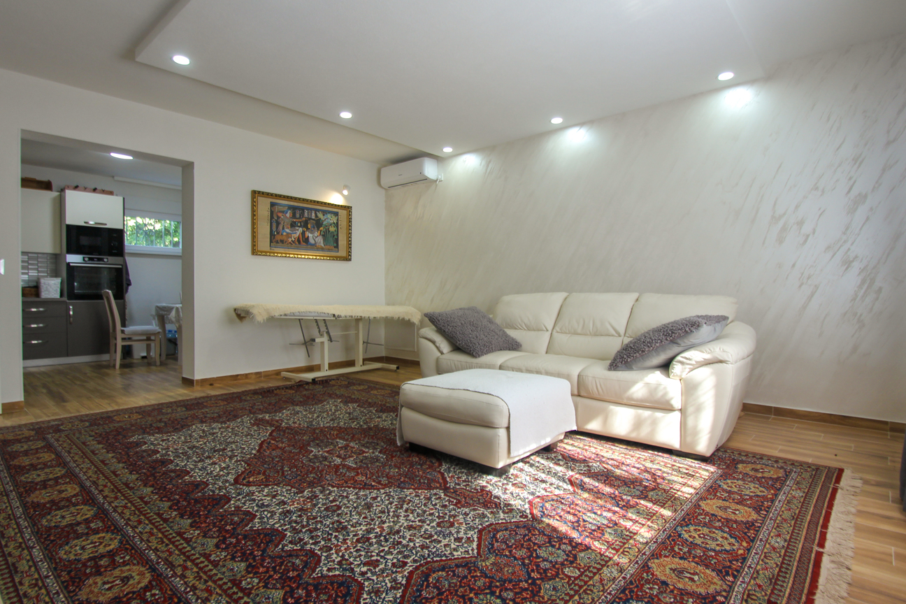 Квартиры с 2 спальнями в очаровательном 3-этажном доме в Баре