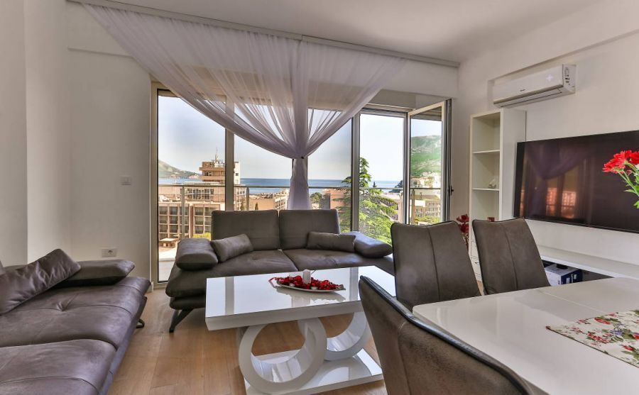 Three-bedroom apartment in Bečići, 86m²