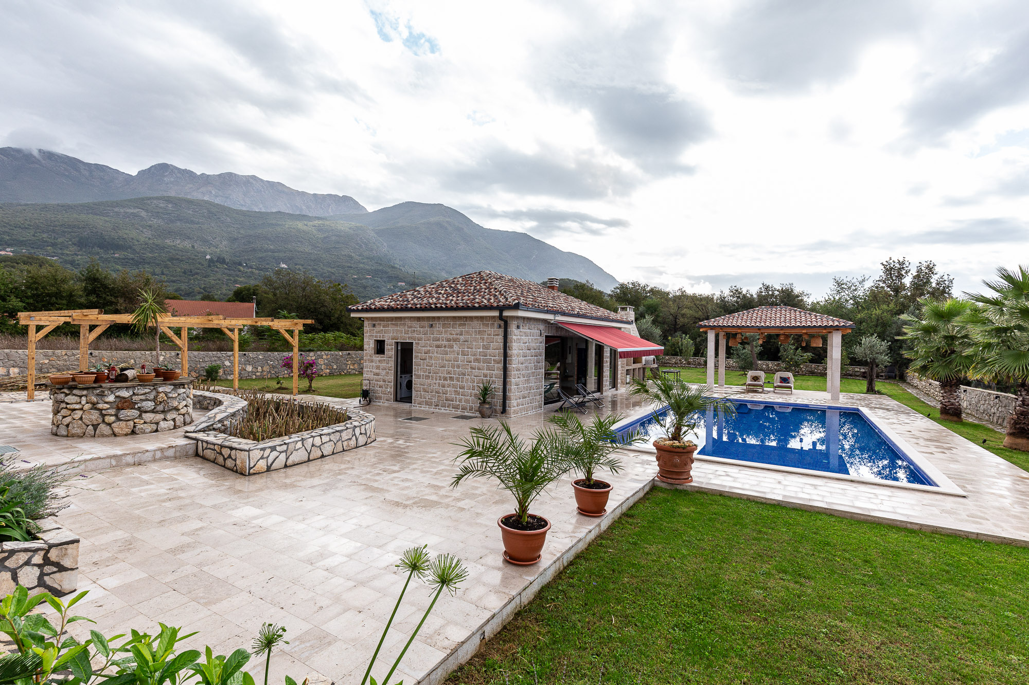 6101 Kuca Radanovici 2r