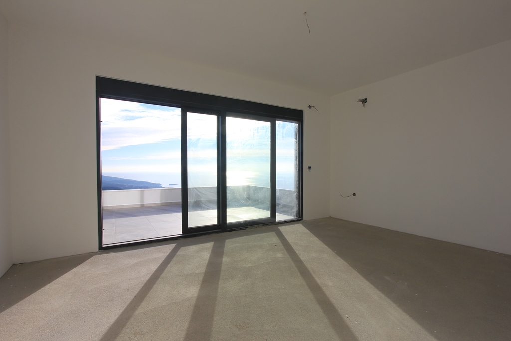 Two-storey house with private pool and panoramic sea view