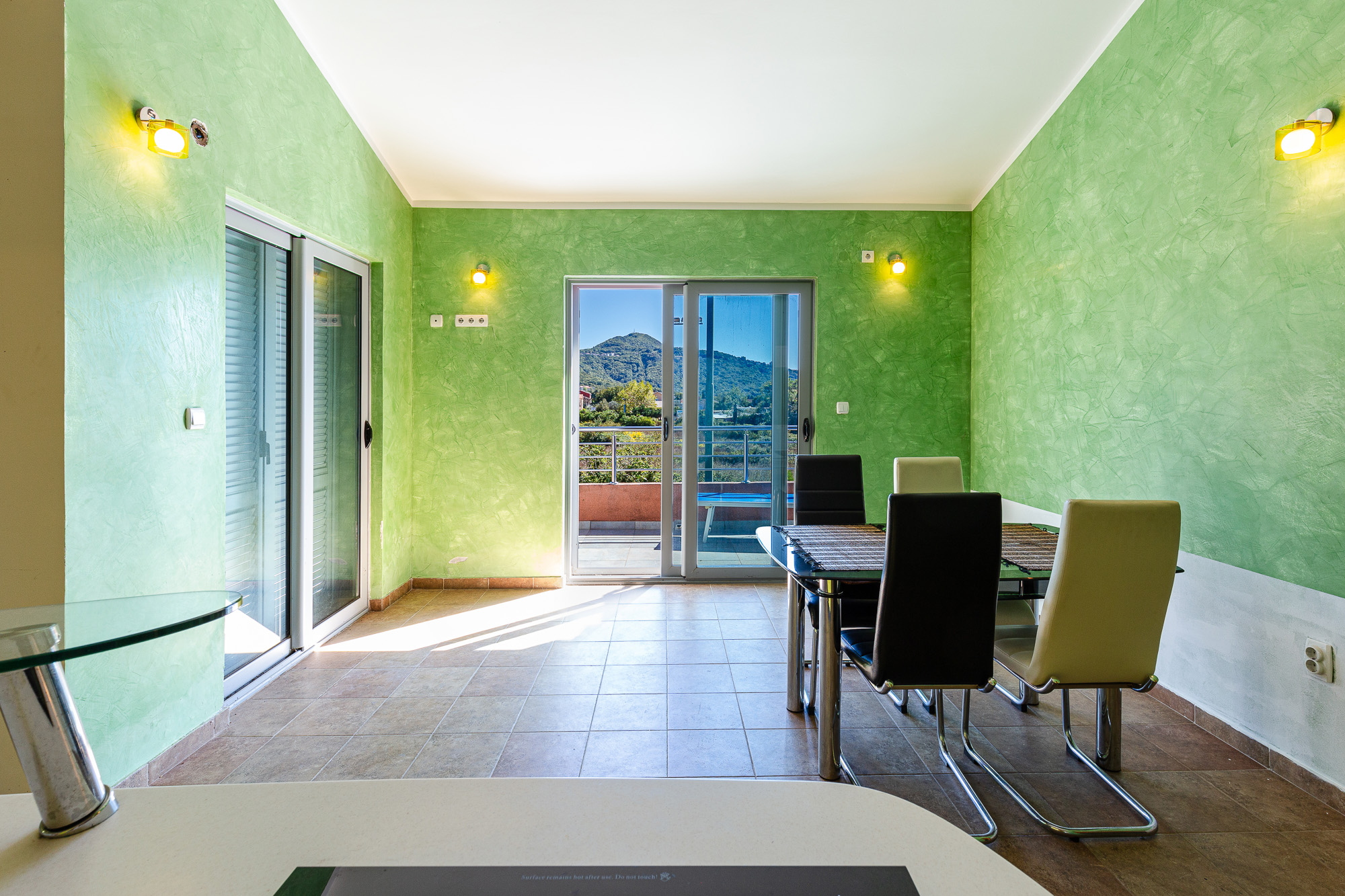 Three-bedroom apartment in Lastva, 128 m²