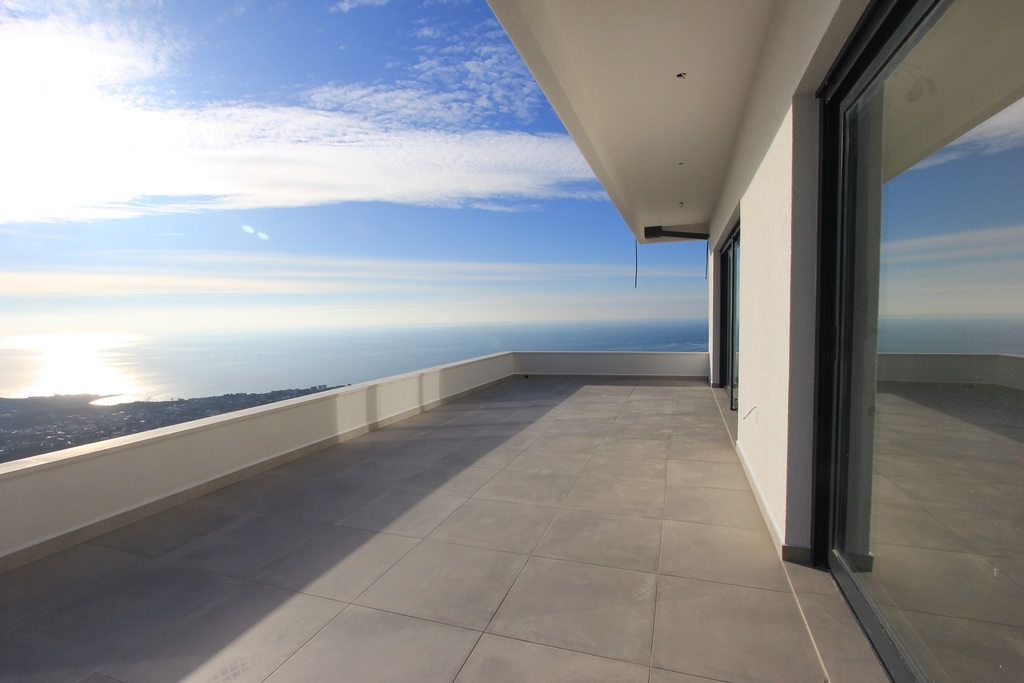 Two-storey house with private pool and panoramic sea view