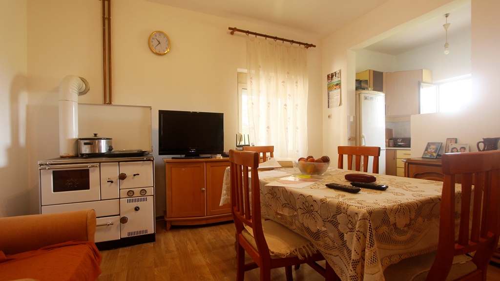 House with a large plot near Kotor