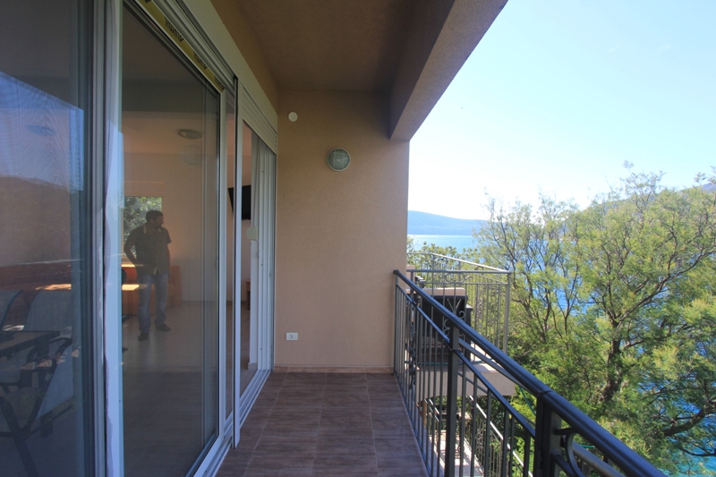 Gemütliche Villa mit Meerblick in Lepetani