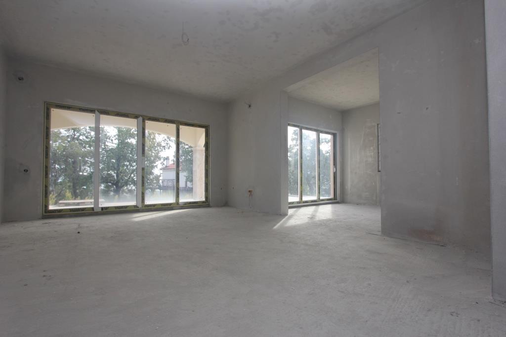 Zweistöckiges Haus mit Meer- und Bergblick in der Gegend der Stadt Herceg Novi