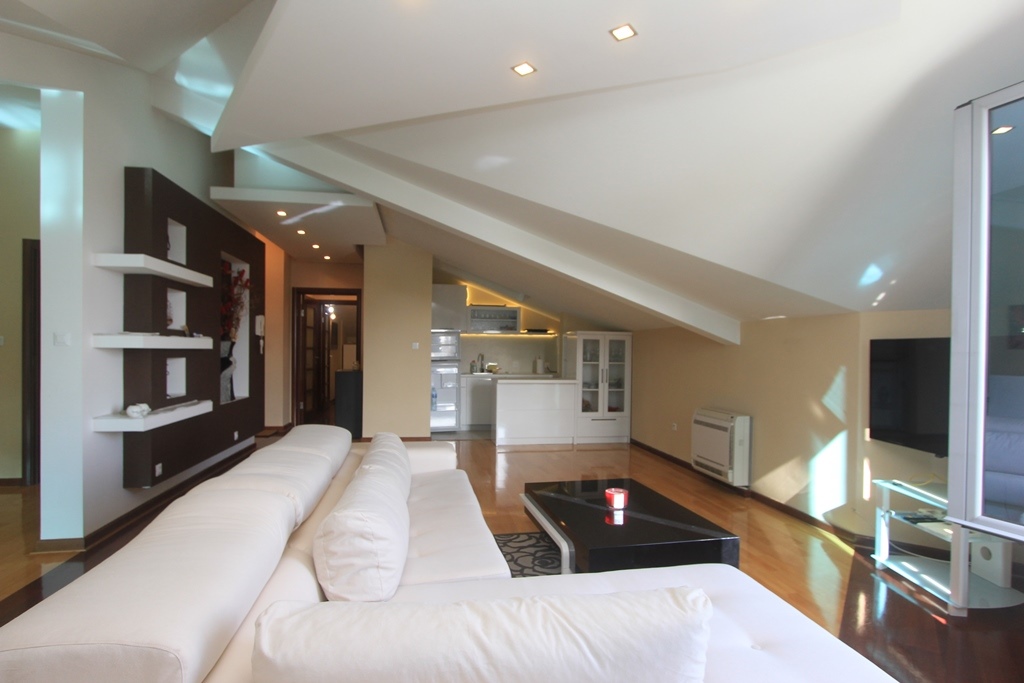 Geräumige Wohnung im Zentrum von Budva