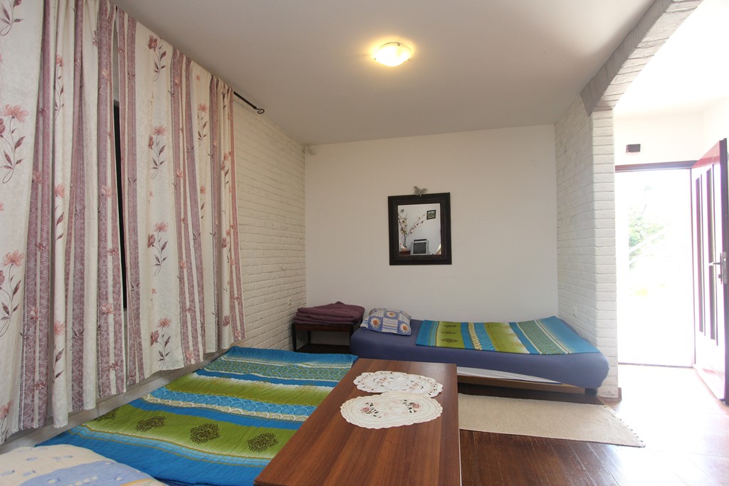 Zweistöckiges Haus in der Gegend von Sutomore