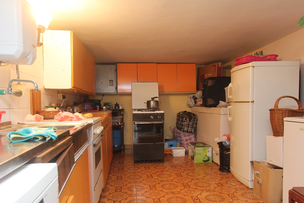 House for sale in Sutomore 