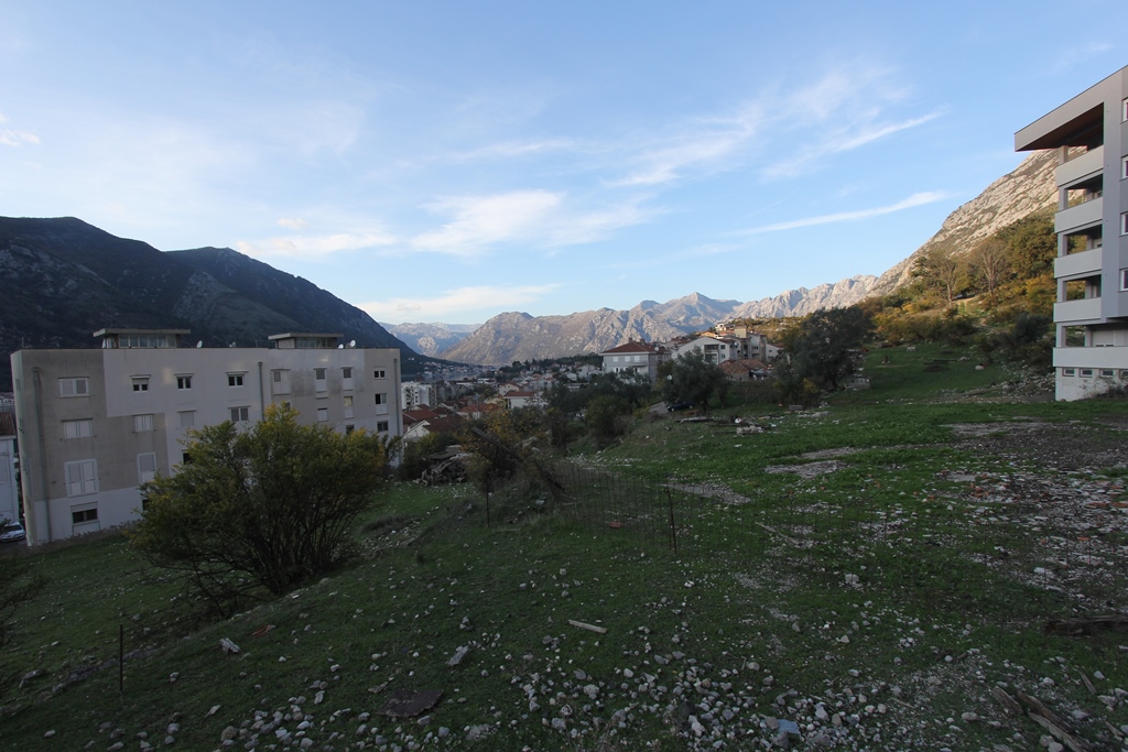 Grundstück in Dobrota