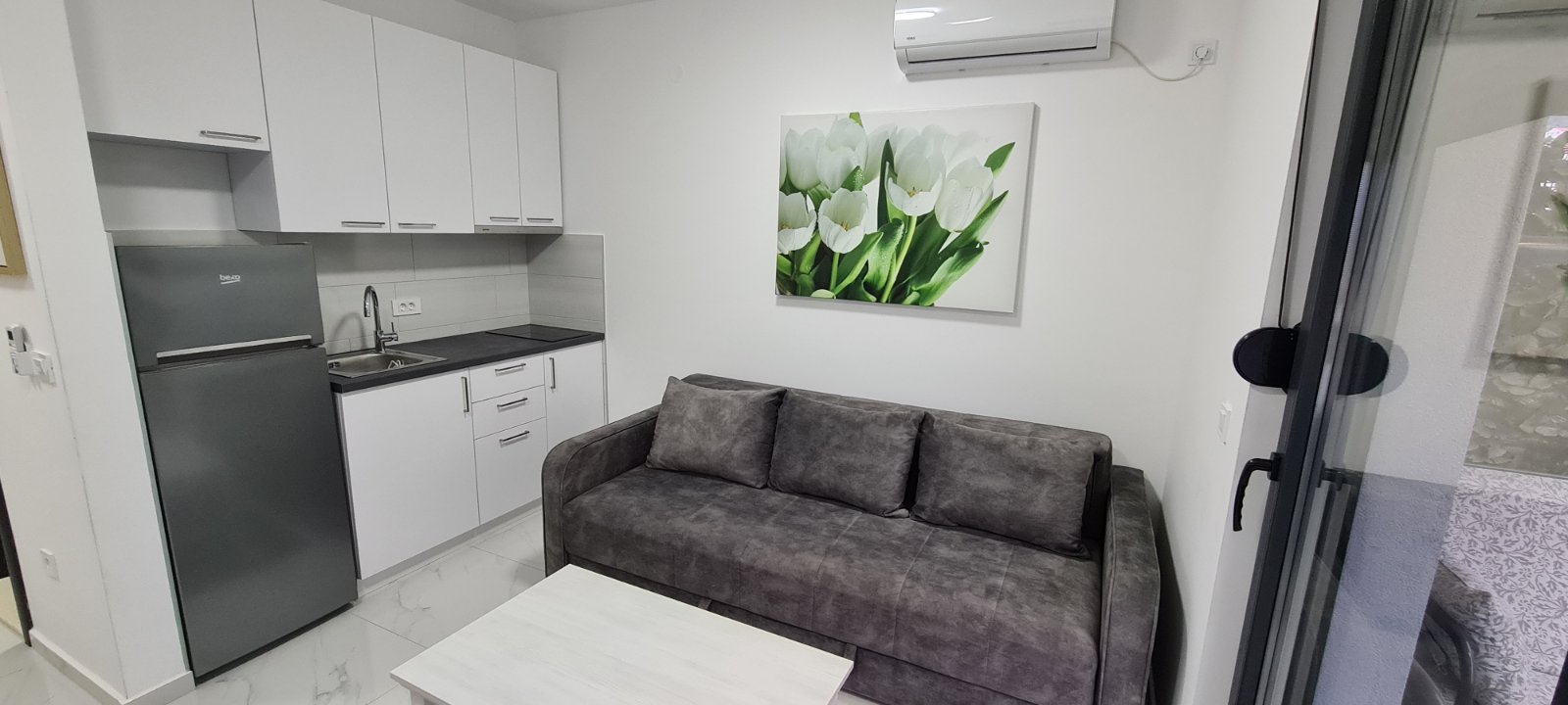 Уютная студия с большой террасой