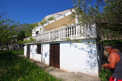 House for sale in Sutomore 
