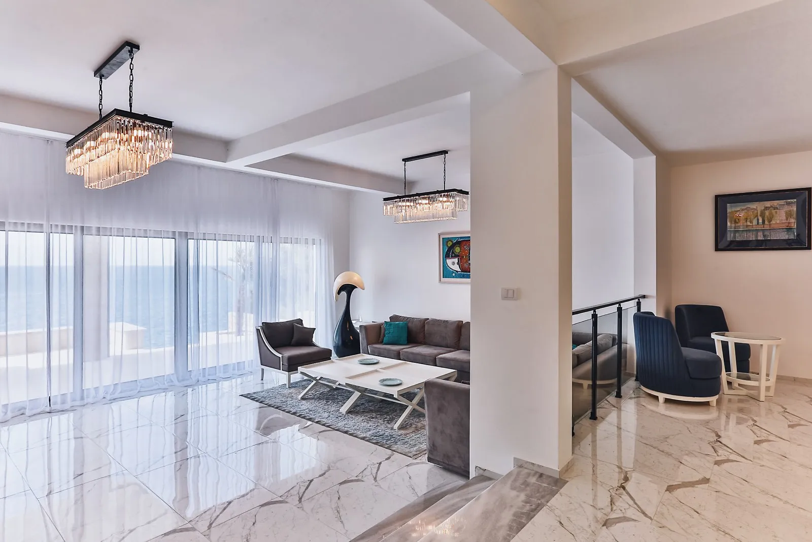 Villa with pool on the first line near Bar