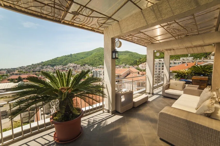 Penthouse im Herzen von Budva mit herrlichem Stadtblick