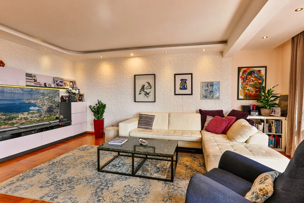 Luxuriöse Maisonette-Wohnung in Budva