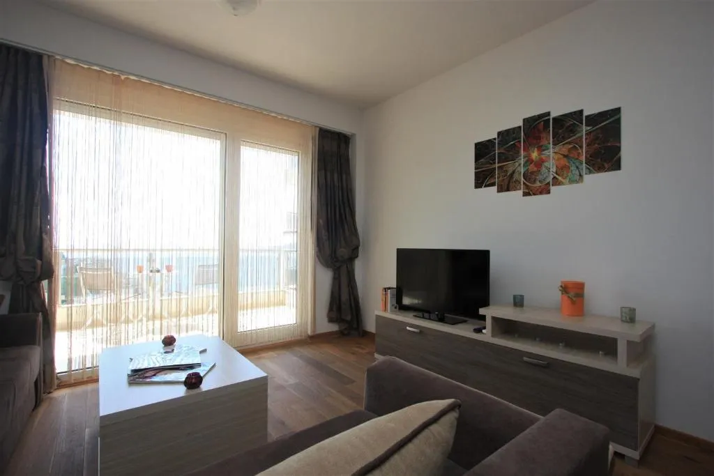 One bedroom apartment in Rafailovici with beautiful sea view