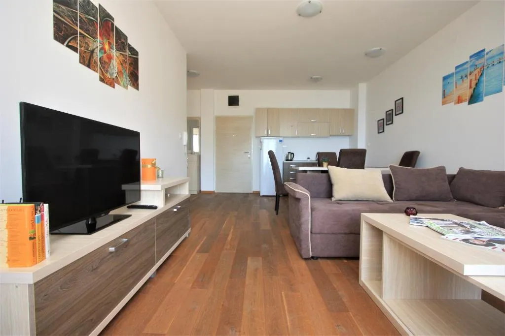 One bedroom apartment in Rafailovici with beautiful sea view