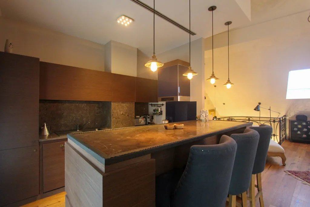 Очаровательная двухуровневая квартира в самом сердце старого города Будвы