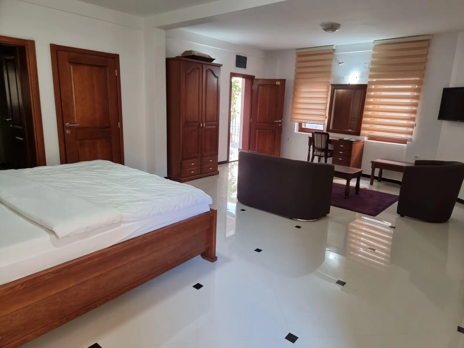 Stone house with apartments in Ulcinj