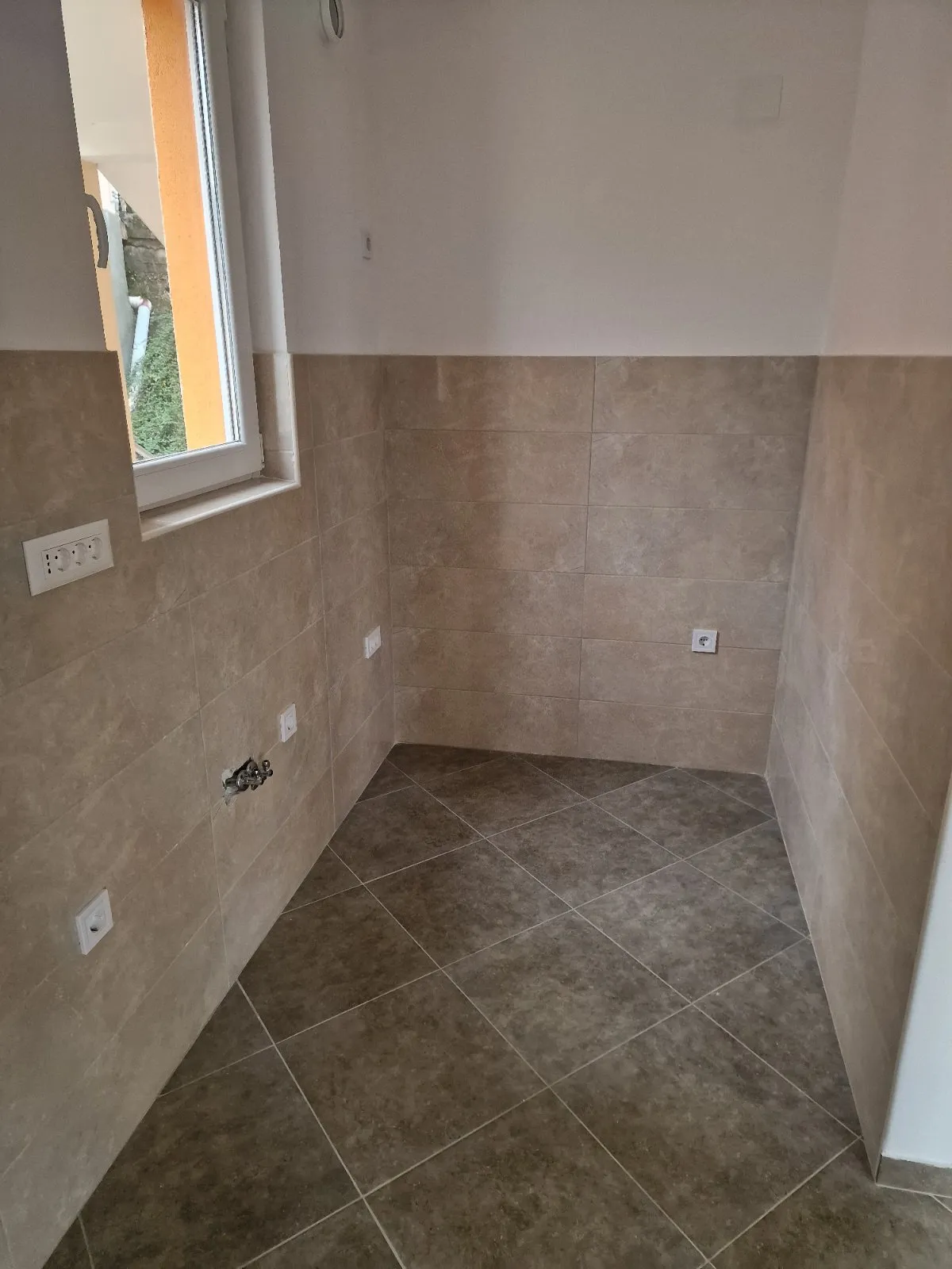 Two bedroom apartment in Igalo with sea view