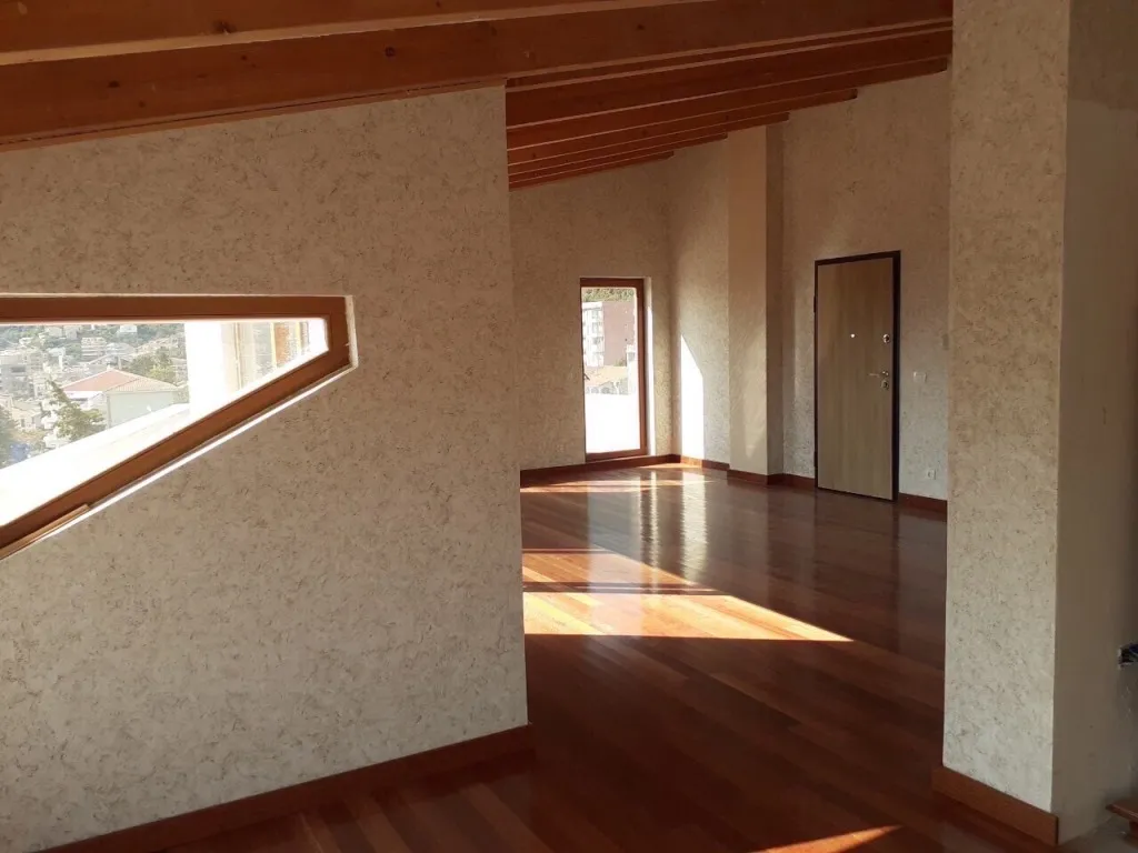 Penthouse in Petrovac with a sea view