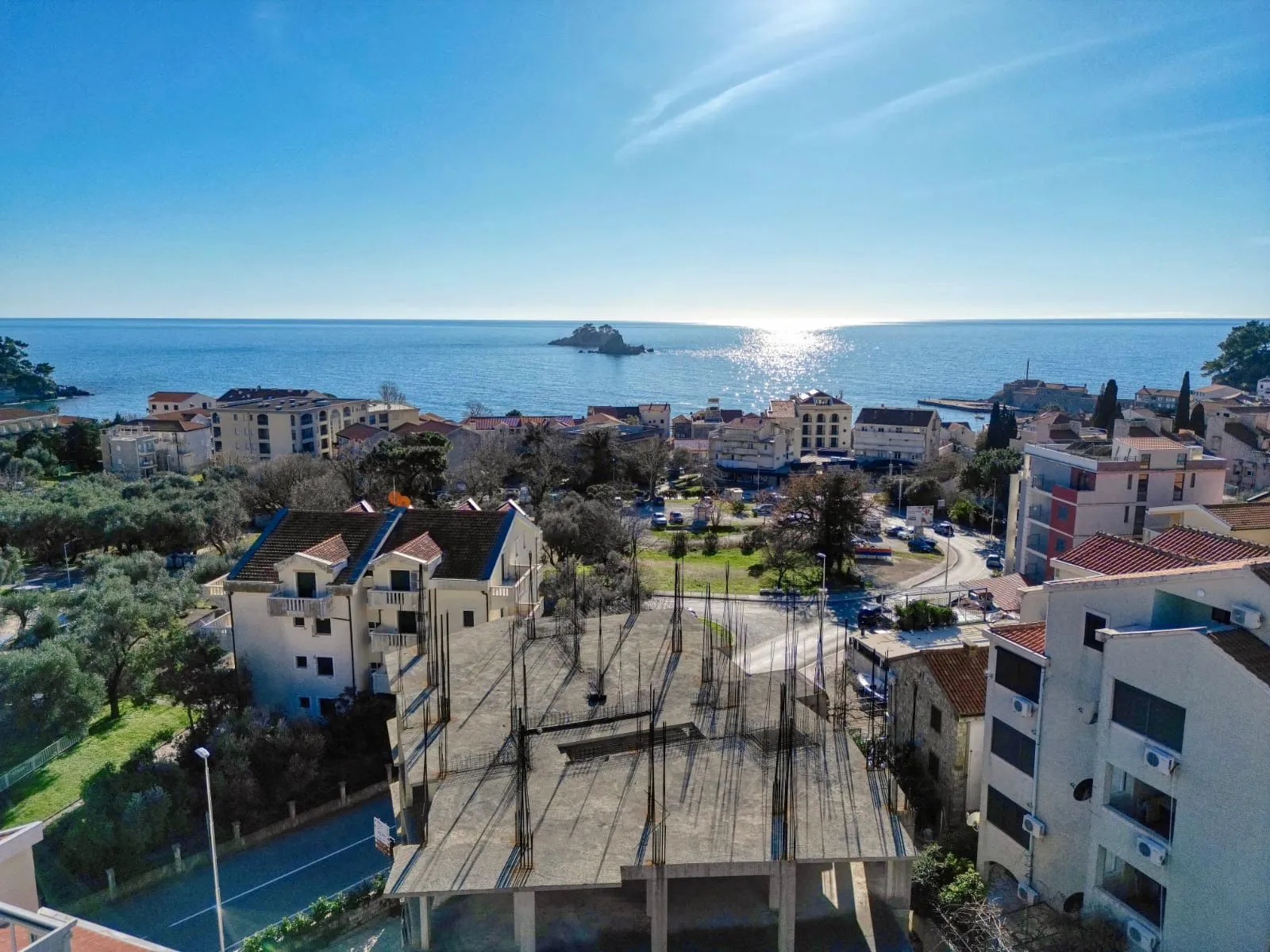 Urbanized plot with an unfinished residential building in Petrovac