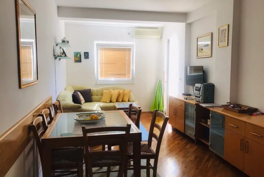 One bedroom apartment in Rafailovici near the sea