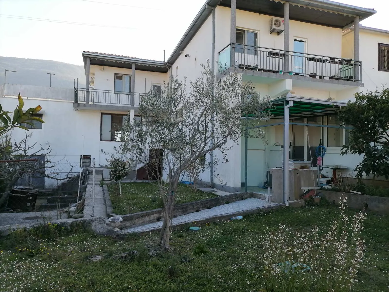 Два дома с участком 