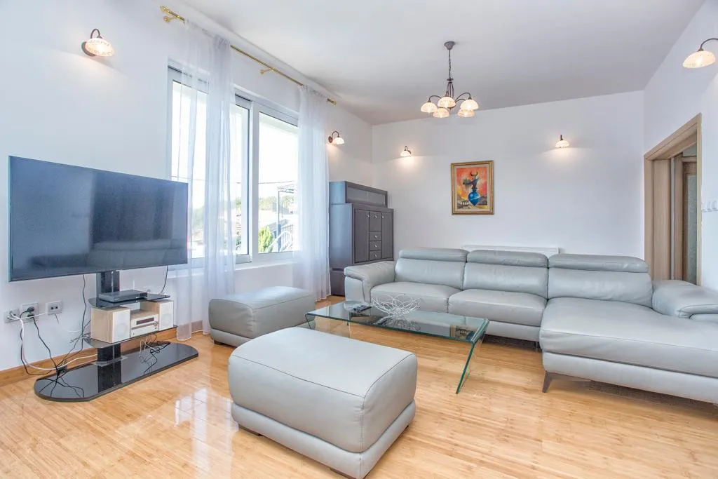 Villa mit Pool in Kumbor