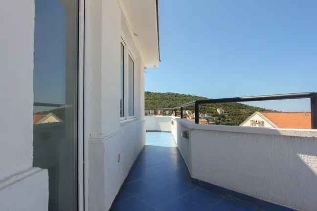 Просторный дом с видом на море в Утехе