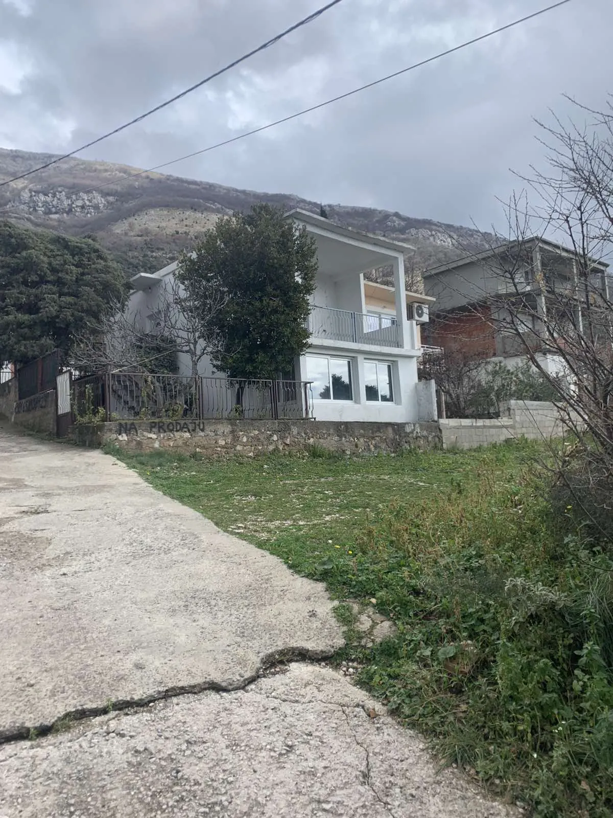 Two-story house in Sutomore