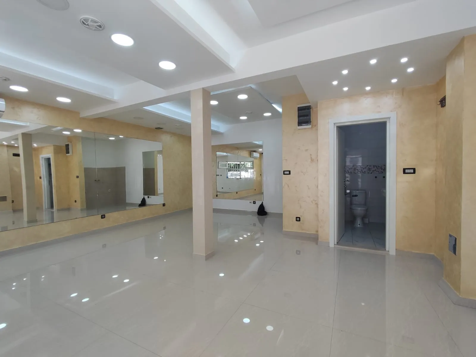 Commercial space with a terrace in Budva