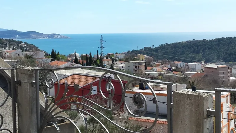 Geräumiges Haus mit privatem Garten in Sutomore
