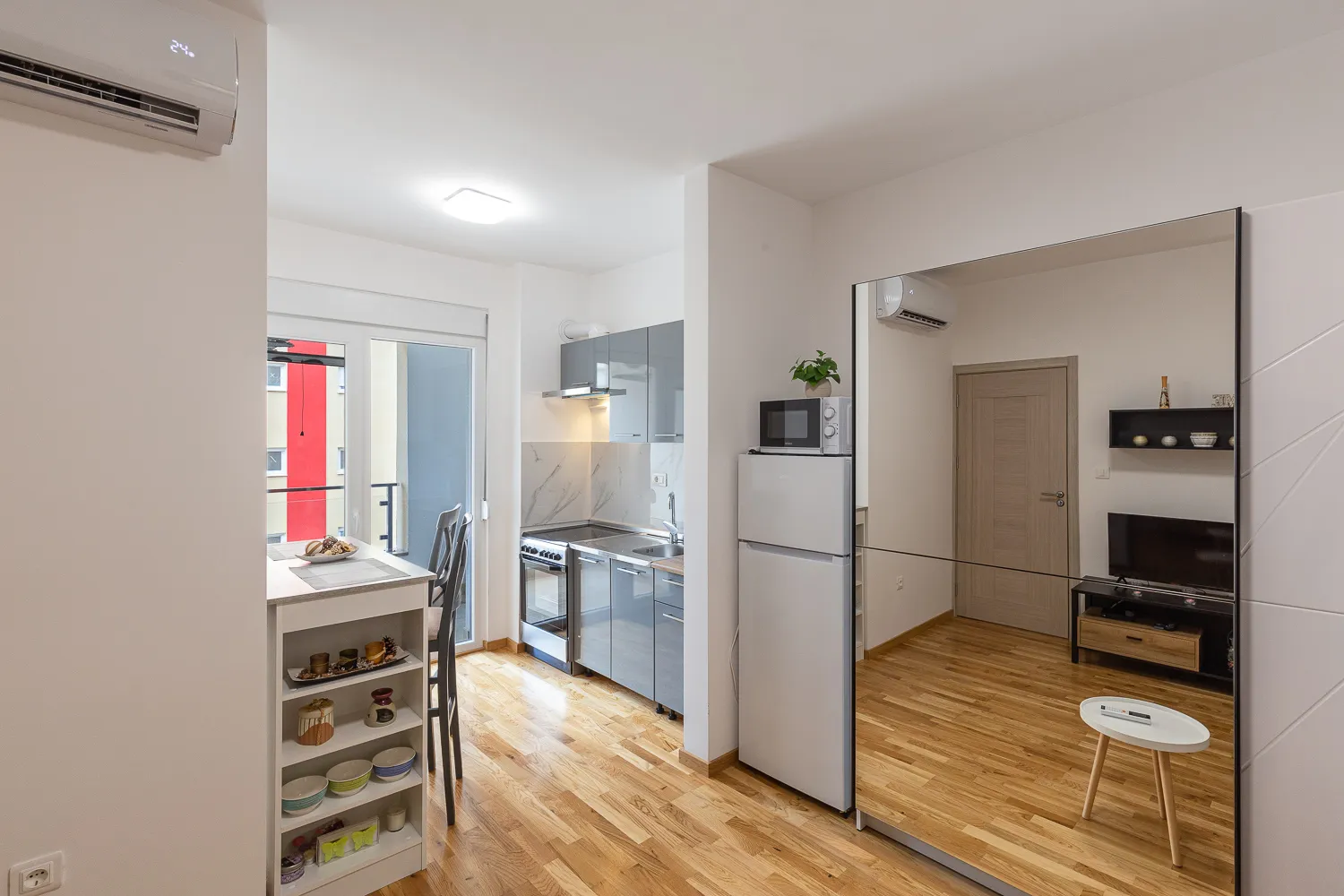 Modern one-bedroom apartment in a new building near the sea in Bečići