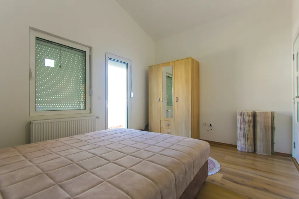 Spacious house 553m2 in the picturesque Susanj area, Bar city