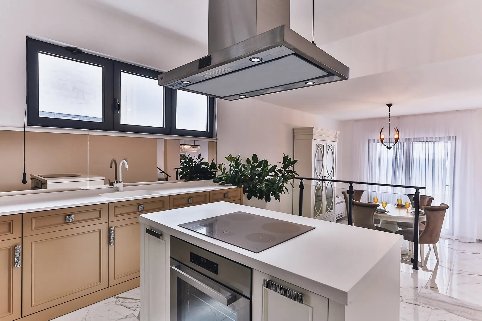 Villa with pool on the first line near Bar