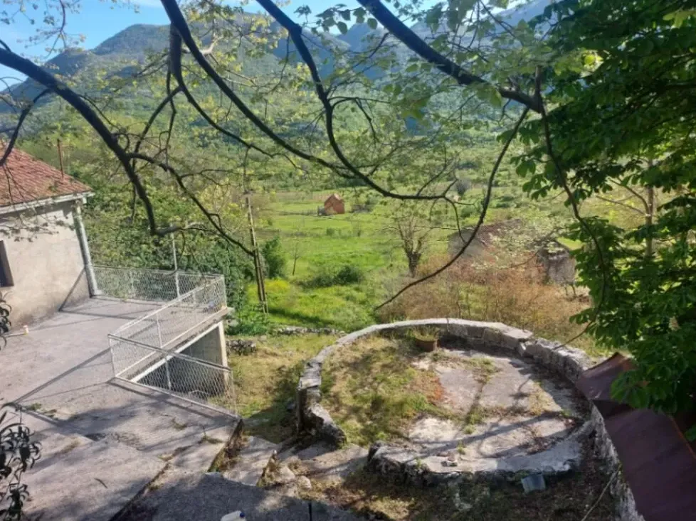 This house with an area of 72 sq.m. is located in the picturesque Dobrskoe Selo and is surrounded by a spacious plot