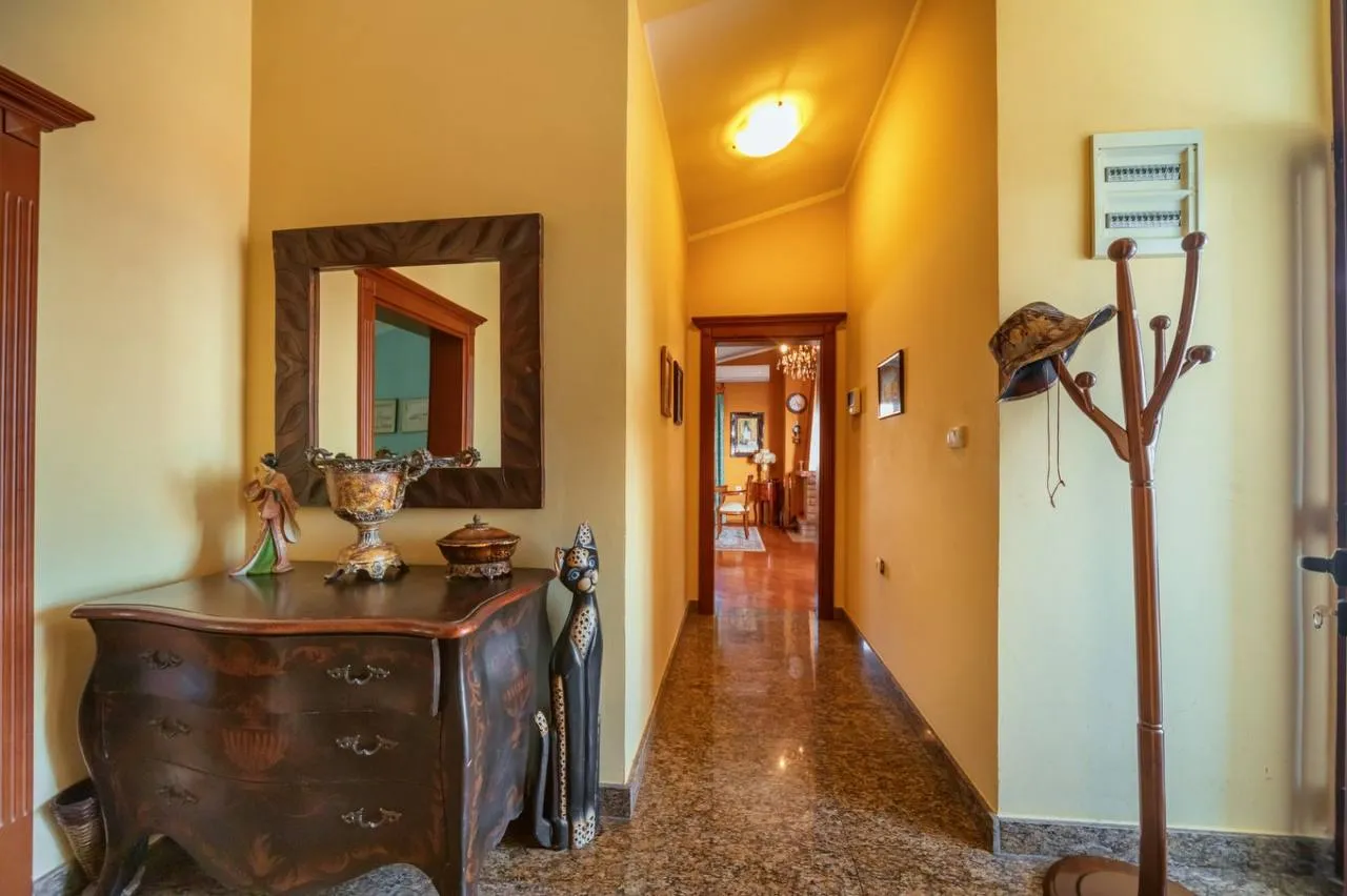 Пятикомнатный дуплекс в Баре недалеко от моря