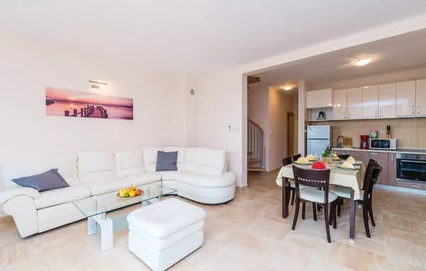 Duplex apartment in Kamenari in building with pool