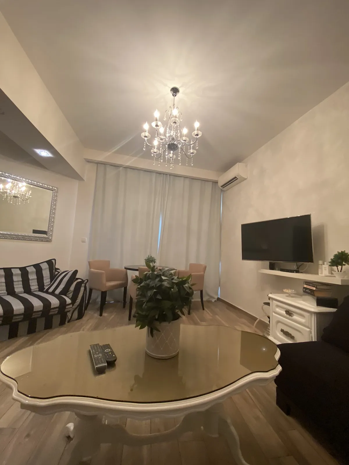 Apartment mit zwei Schlafzimmern im Zentrum von Budva mit Garage