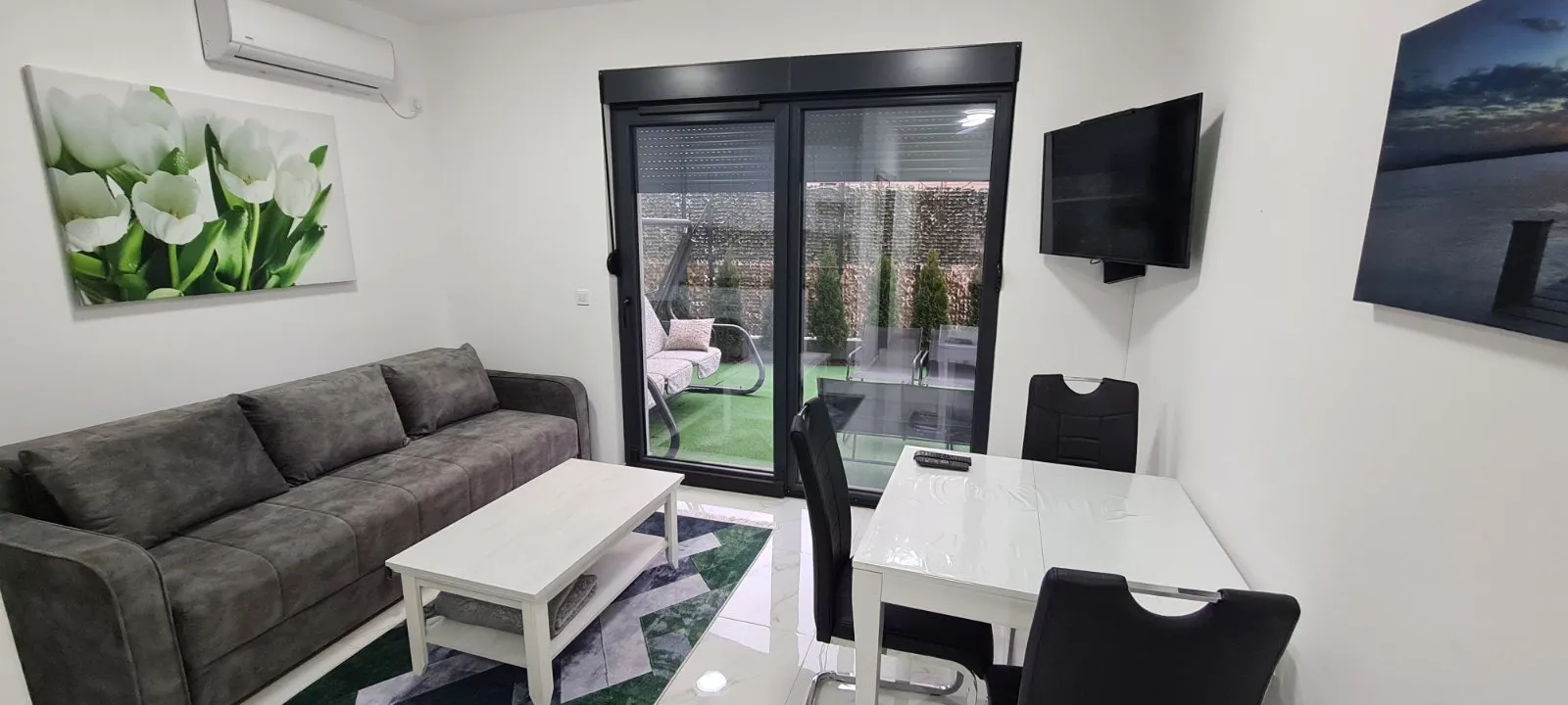 Уютная студия с большой террасой