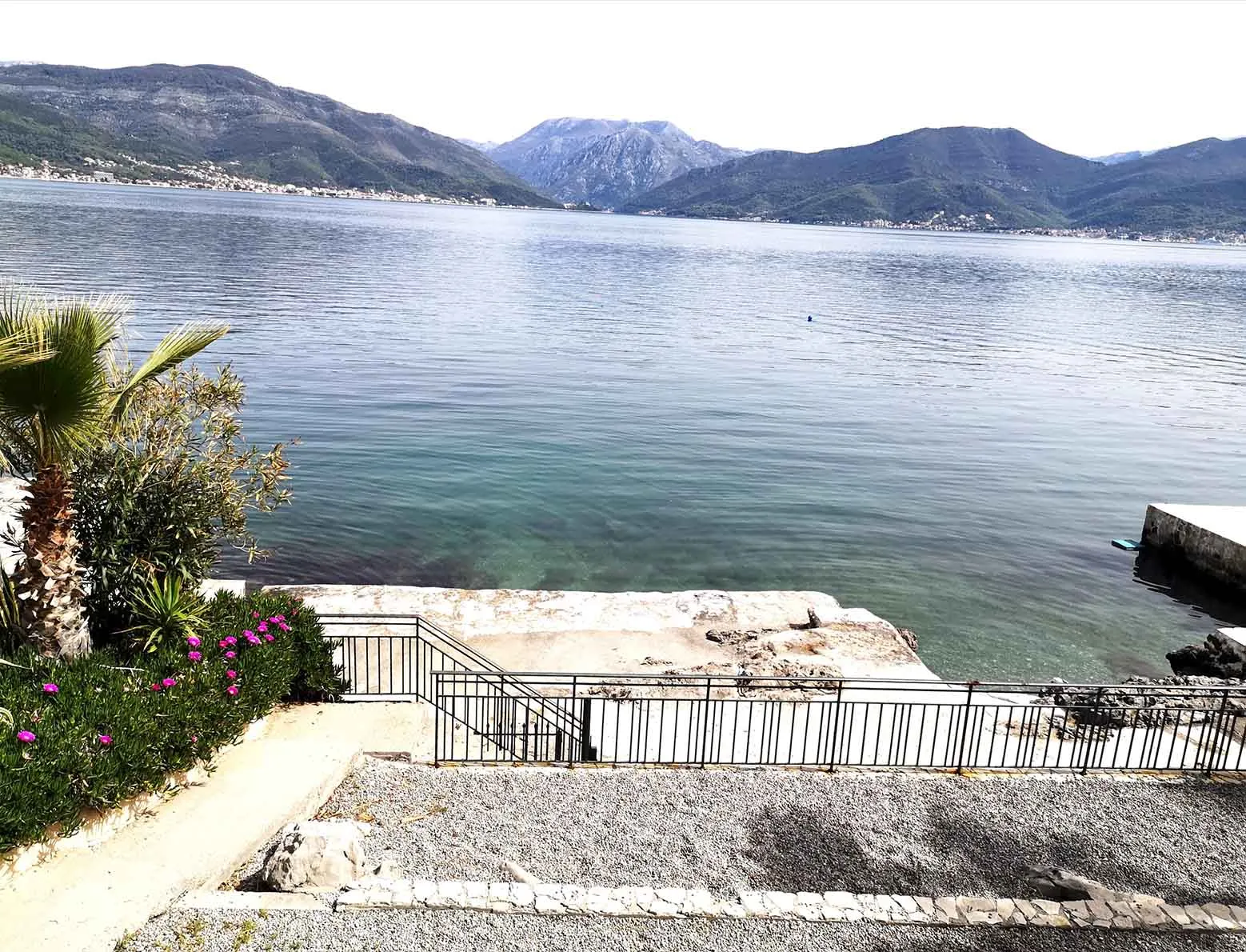 Apartment with panoramic sea view on the first line in Krasici