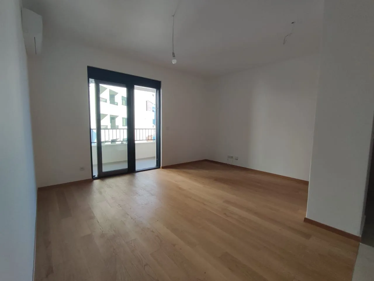 One bedroom apartment in Becici with a sea view