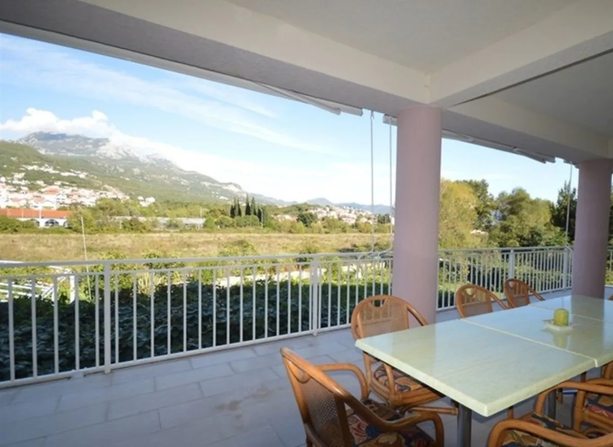 Large house in Sutorina with a swimming pool and a spacious yard