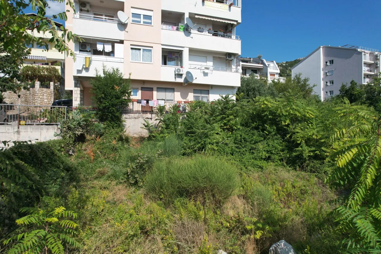 A plot of 261m² in Budva