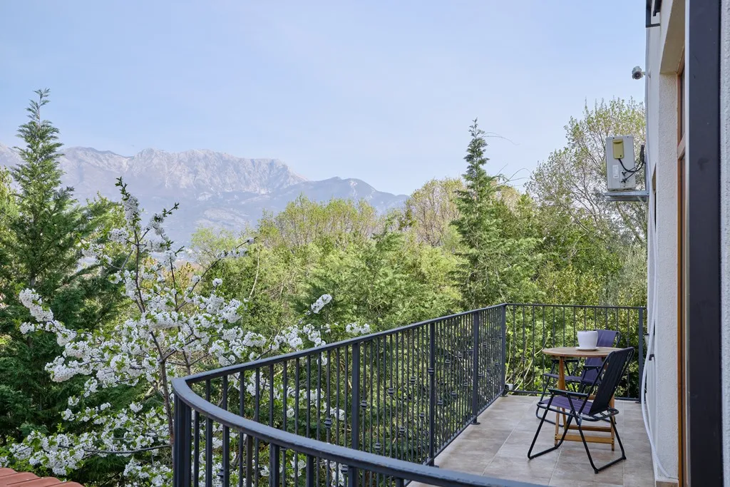 vierstöckiges Stadthaus in der Wohnanlage