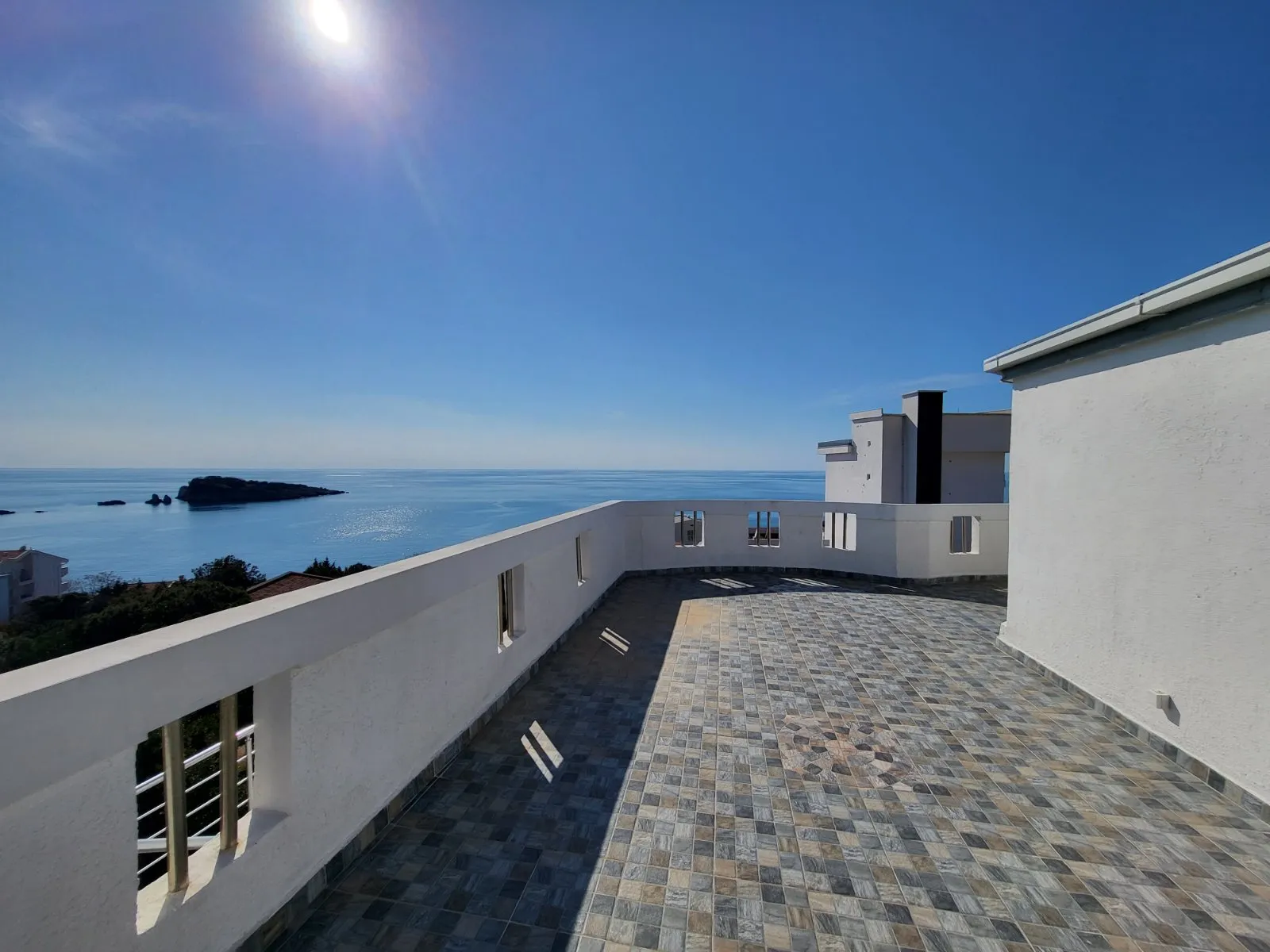 Spacious house in Utjeha with panoramic sea views