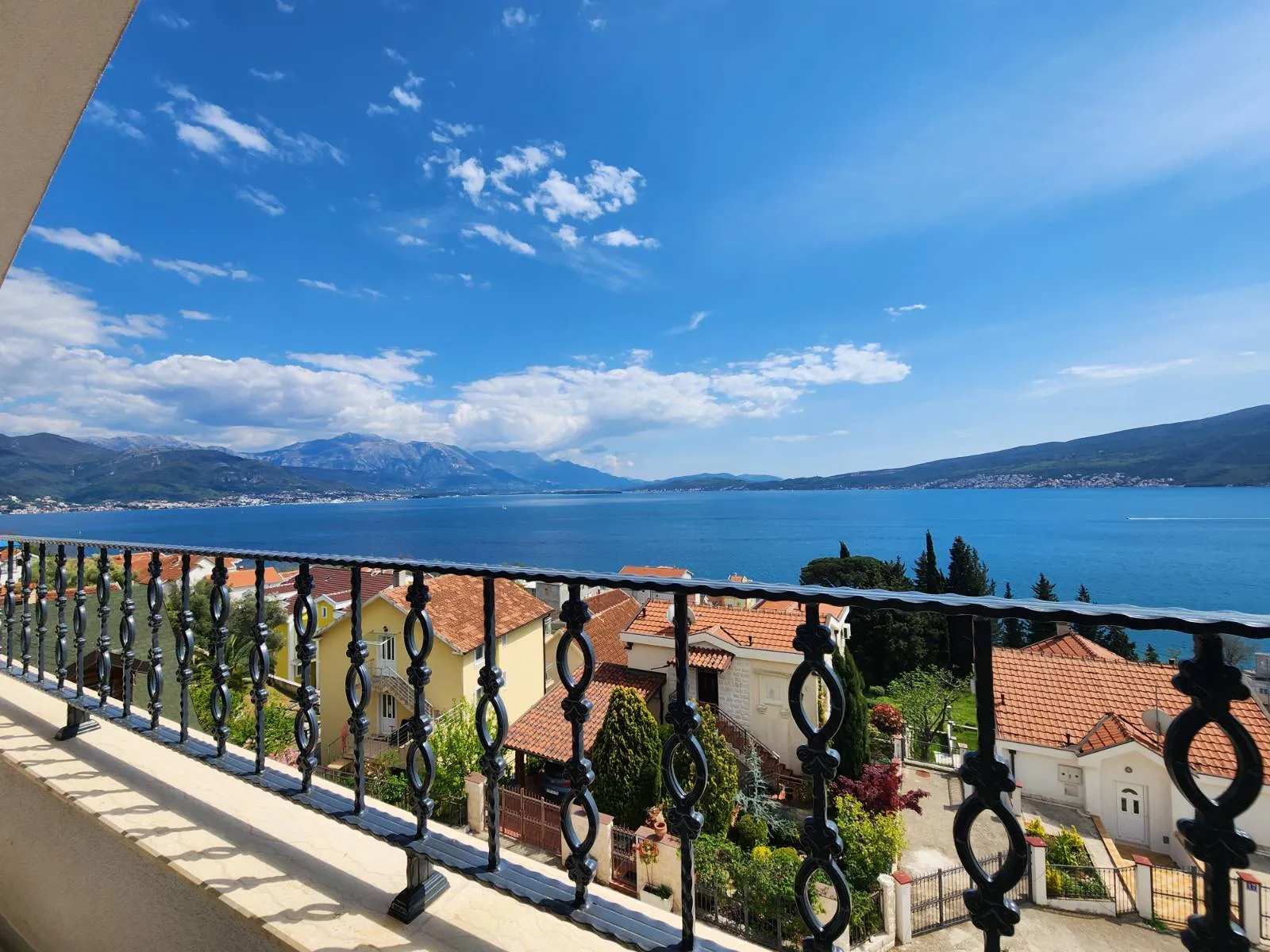 Geräumige und helle Apartments mit Panoramablick auf das Meer